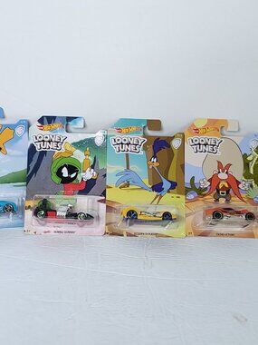 Hot Wheels Looney Tunes Roadrunner Yo Semite Sam Daffy Martian Lot Of 4 NEW